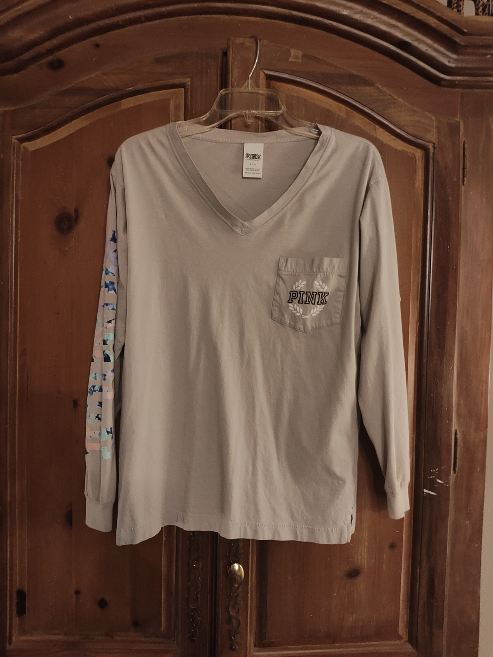 PINK Victoria's Secret Light Gray V-Neck Long Sleeve Tee with Patterned Sleeve